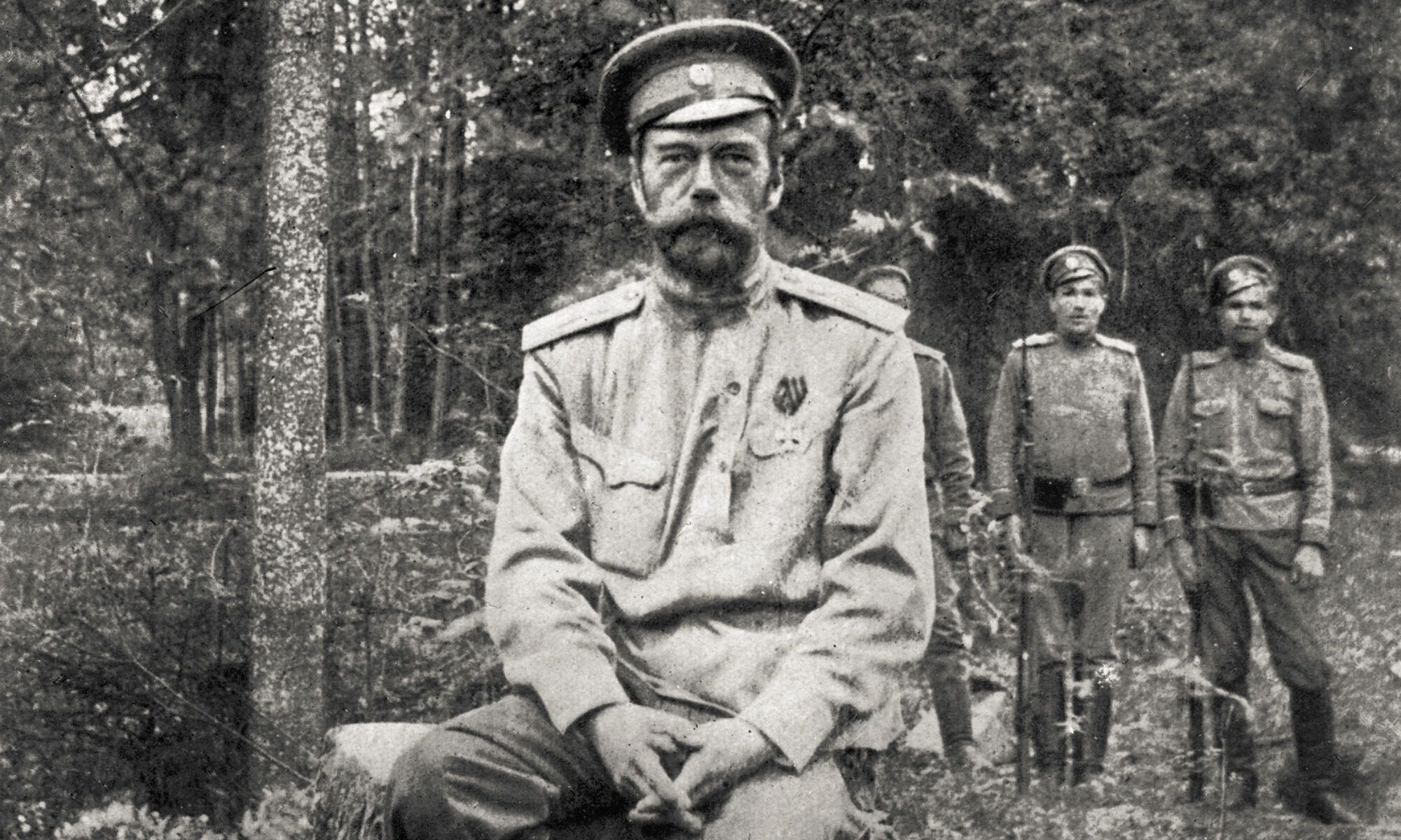 Car Mikołaj II w Carskim Siole po swojej abdykacji w marcu 1917 roku.